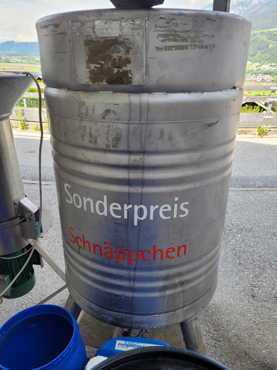 Edelstahltank 500l auf Waagen
